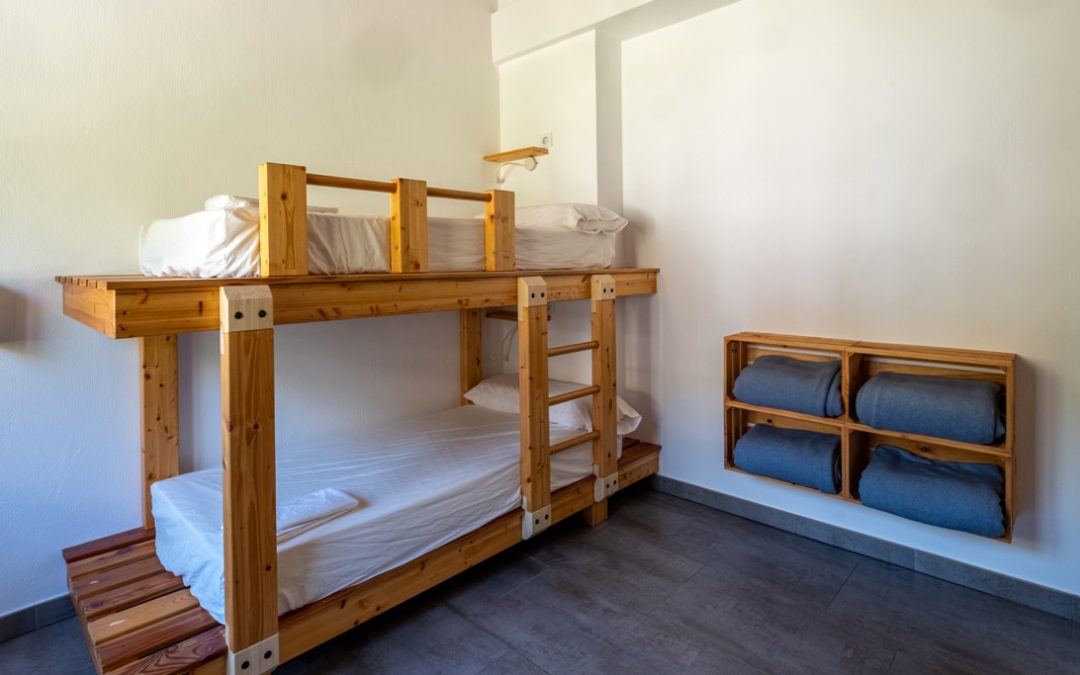 dormitorio compartido y espacio familiar en Alberg Cal Manel en Saldes, Pedraforca